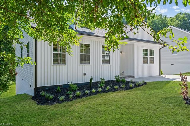 138 Pinnix Street, Jonesville, NC 28642