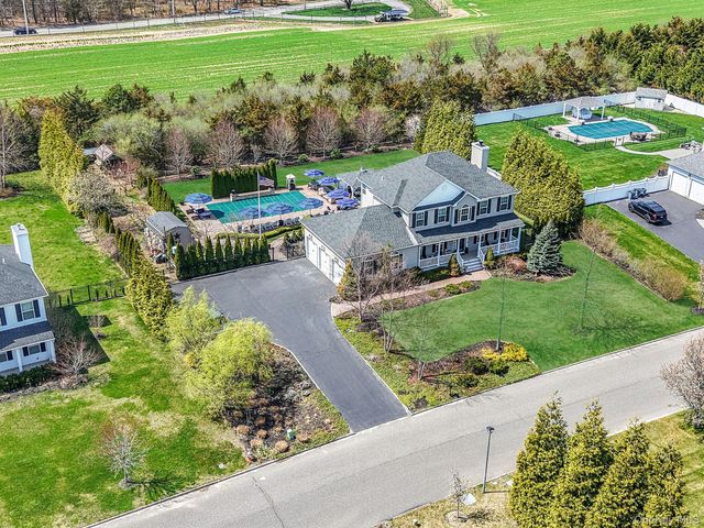 98 Calverton Court, Wading River, NY 11792
