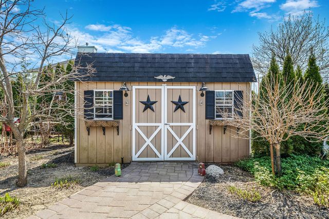 98 Calverton Court, Wading River, NY 11792
