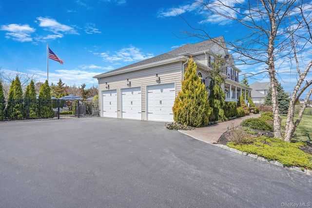 98 Calverton Court, Wading River, NY 11792