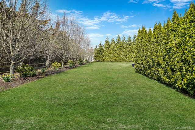 98 Calverton Court, Wading River, NY 11792