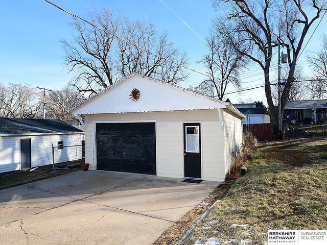 5411 S 49th Avenue, Omaha, NE 68117