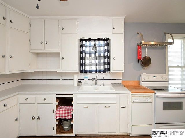 5411 S 49th Avenue, Omaha, NE 68117