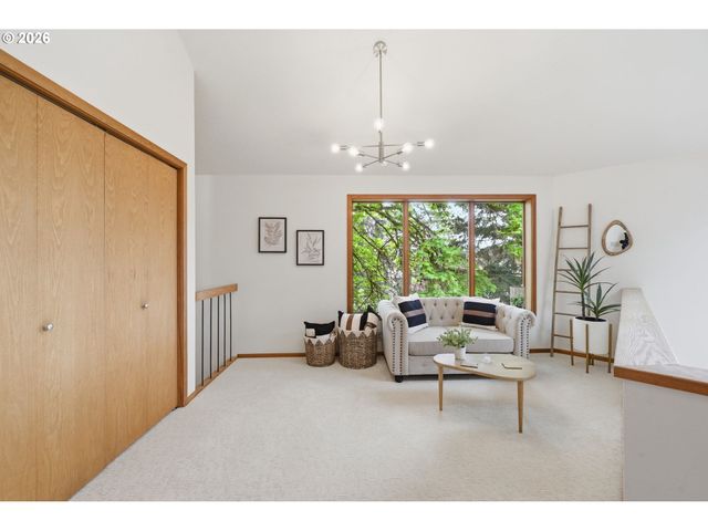 2063 STONECREST Dr, Eugene, OR 97401