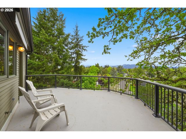 2063 STONECREST Dr, Eugene, OR 97401