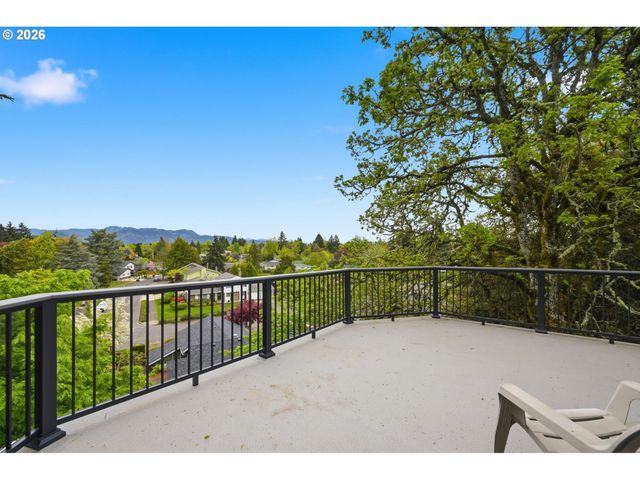 2063 STONECREST Dr, Eugene, OR 97401