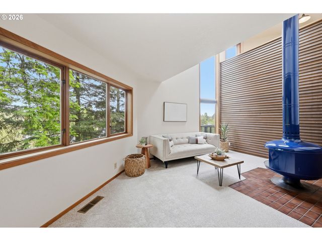 2063 STONECREST Dr, Eugene, OR 97401