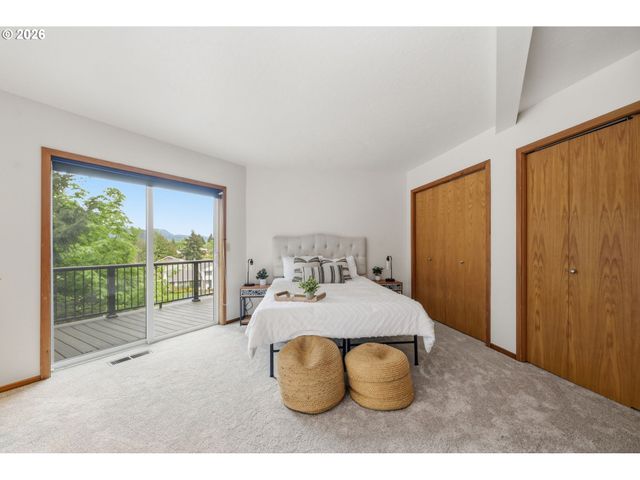 2063 STONECREST Dr, Eugene, OR 97401