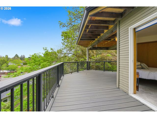 2063 STONECREST Dr, Eugene, OR 97401