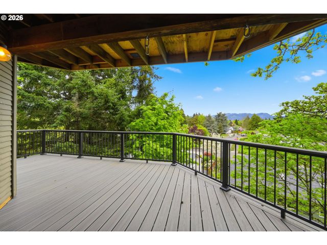 2063 STONECREST Dr, Eugene, OR 97401