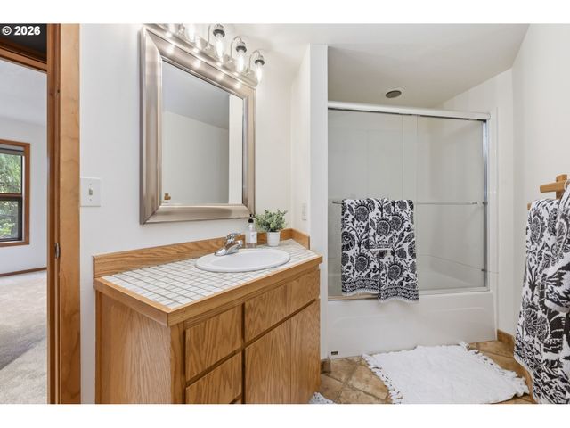 2063 STONECREST Dr, Eugene, OR 97401