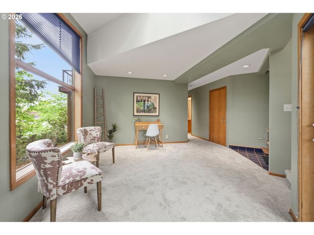 2063 STONECREST Dr, Eugene, OR 97401