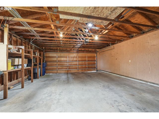 2063 STONECREST Dr, Eugene, OR 97401