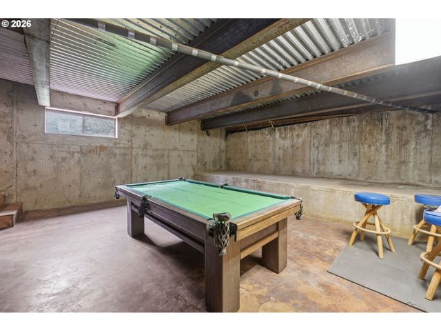 2063 STONECREST Dr, Eugene, OR 97401