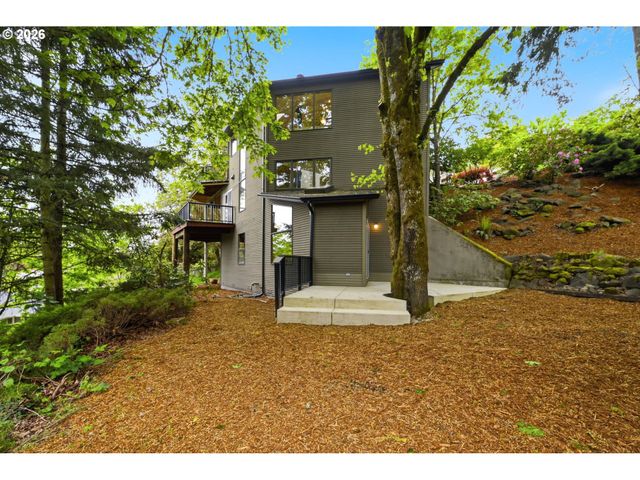 2063 STONECREST Dr, Eugene, OR 97401