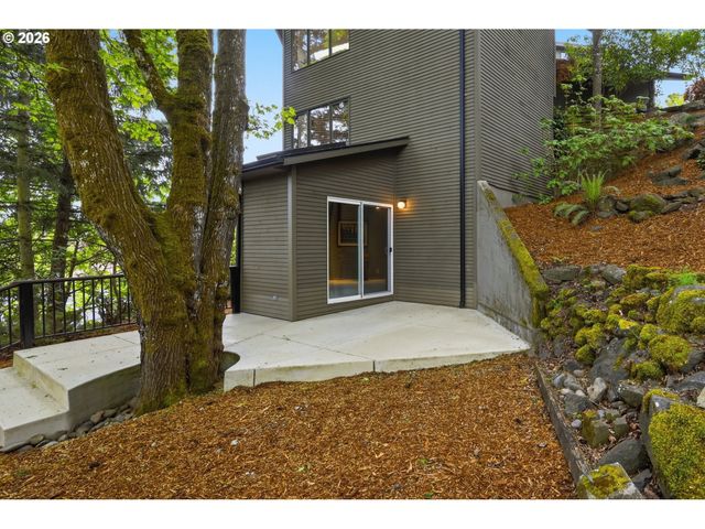 2063 STONECREST Dr, Eugene, OR 97401