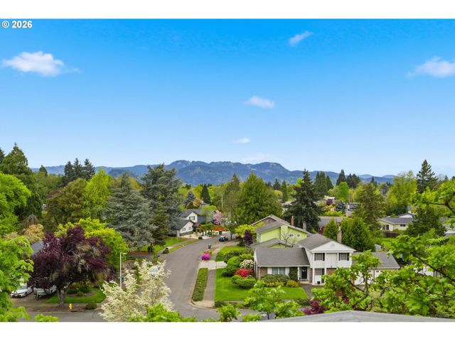 2063 STONECREST Dr, Eugene, OR 97401