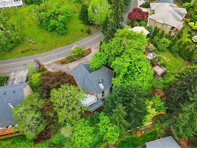 2063 STONECREST Dr, Eugene, OR 97401