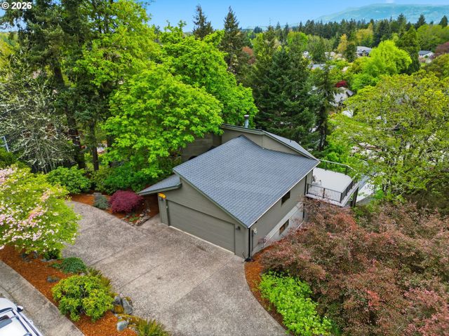 2063 STONECREST Dr, Eugene, OR 97401