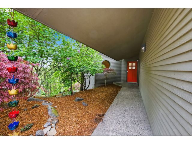 2063 STONECREST Dr, Eugene, OR 97401