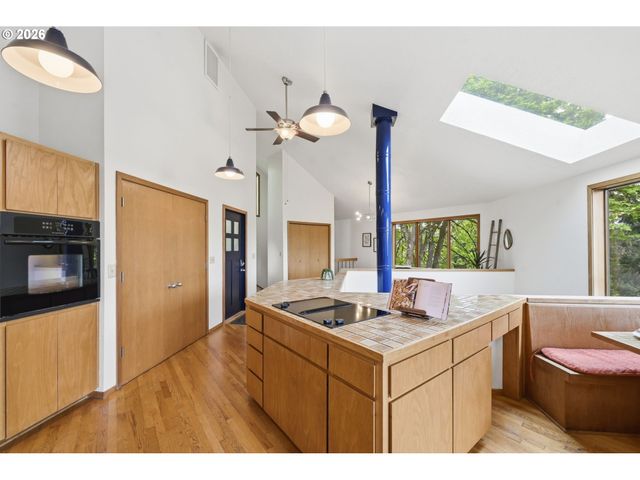 2063 STONECREST Dr, Eugene, OR 97401