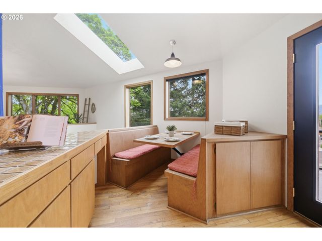 2063 STONECREST Dr, Eugene, OR 97401