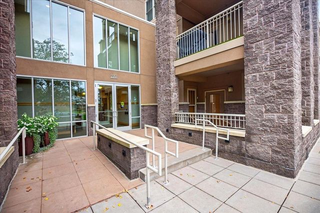 2201 Village Lane A401, Bloomington, MN 55431