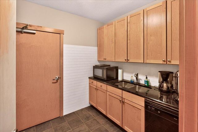 2201 Village Lane A401, Bloomington, MN 55431
