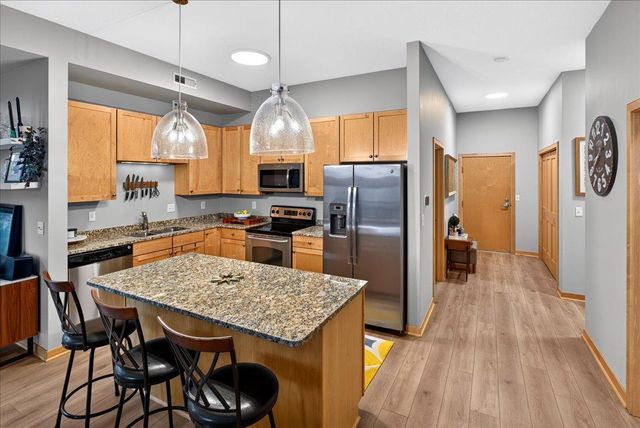 2201 Village Lane A401, Bloomington, MN 55431