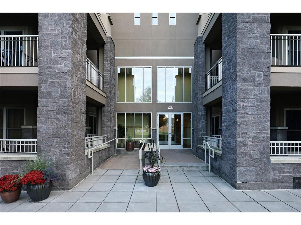 2201 Village Lane A401, Bloomington, MN 55431