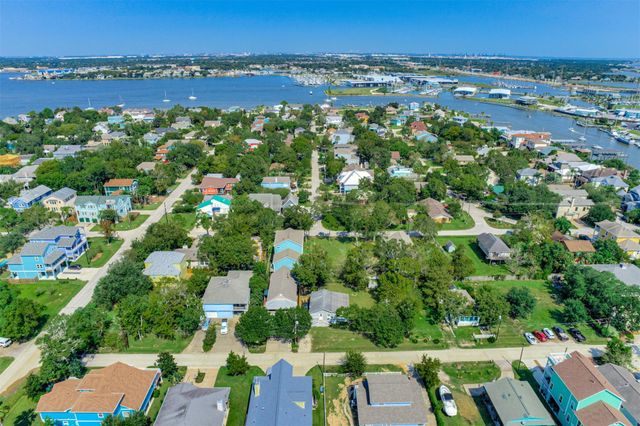 914 Hawthorne, Clear Lake Shores, TX 77565
