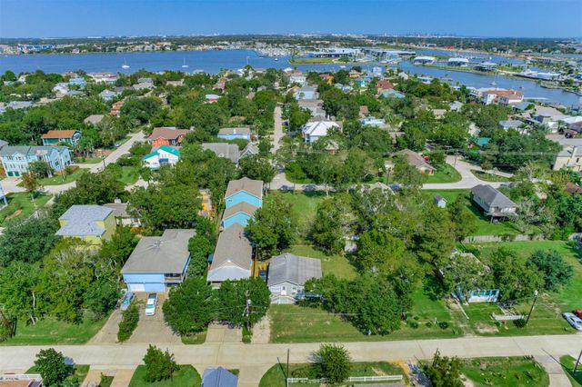 914 Hawthorne, Clear Lake Shores, TX 77565