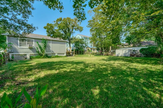 914 Hawthorne, Clear Lake Shores, TX 77565