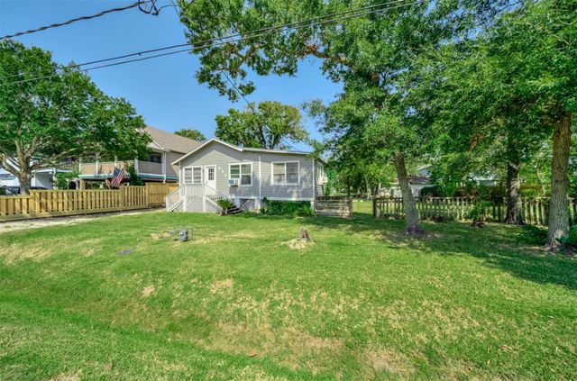 914 Hawthorne, Clear Lake Shores, TX 77565