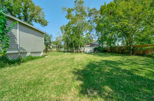 914 Hawthorne, Clear Lake Shores, TX 77565