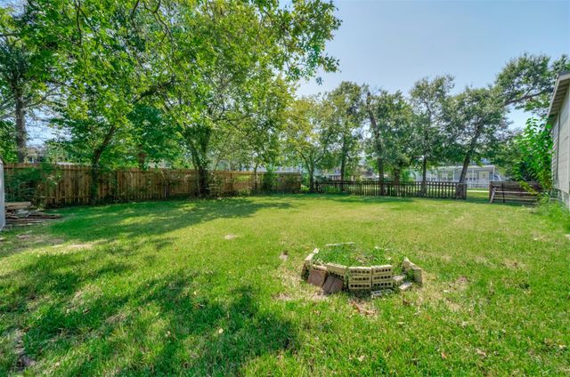 914 Hawthorne, Clear Lake Shores, TX 77565