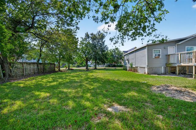 914 Hawthorne, Clear Lake Shores, TX 77565