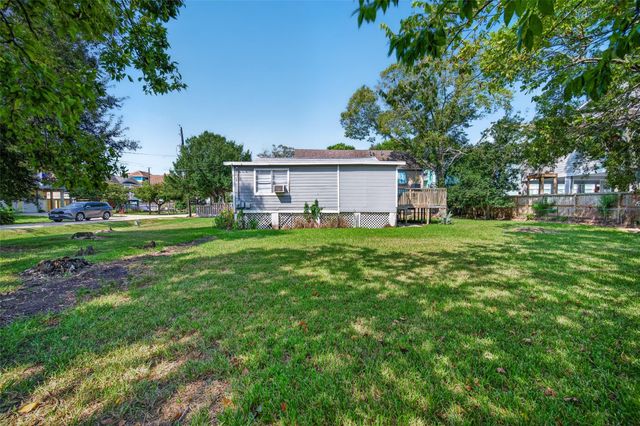 914 Hawthorne, Clear Lake Shores, TX 77565