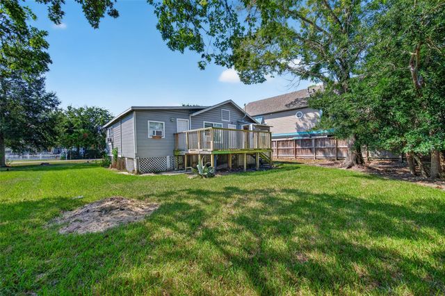 914 Hawthorne, Clear Lake Shores, TX 77565