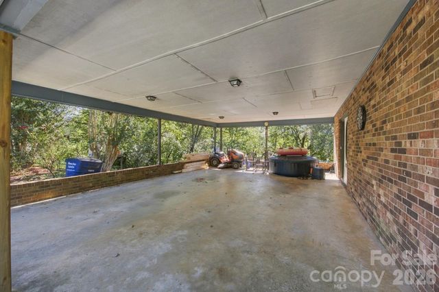 2935 Palmer Place, Hudson, NC 28638