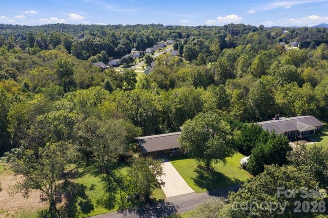 2935 Palmer Place, Hudson, NC 28638