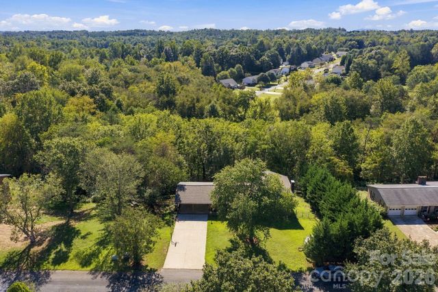 2935 Palmer Place, Hudson, NC 28638