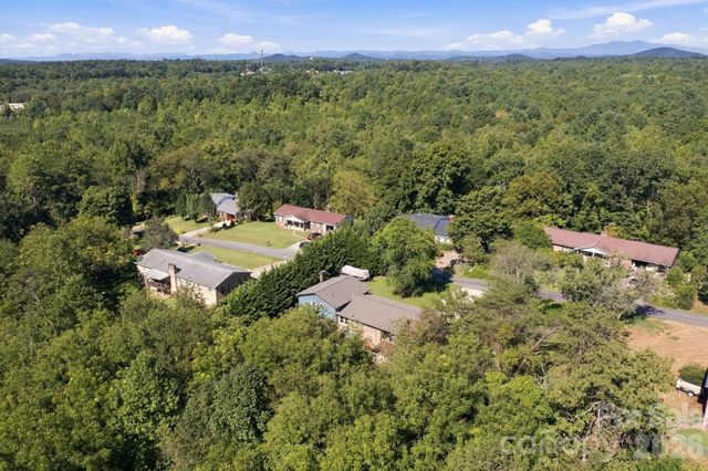2935 Palmer Place, Hudson, NC 28638