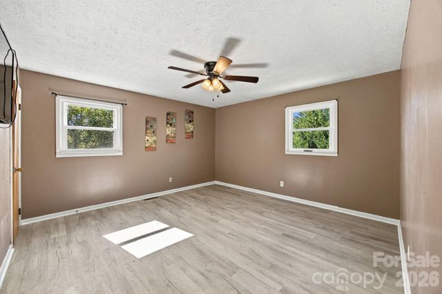 2935 Palmer Place, Hudson, NC 28638