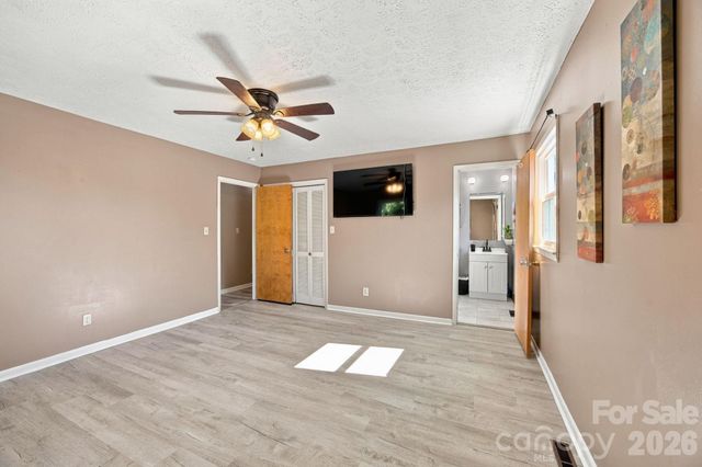 2935 Palmer Place, Hudson, NC 28638