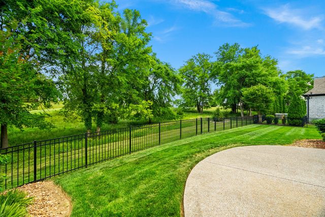 1606 Boardwalk Pl, Gallatin, TN 37066