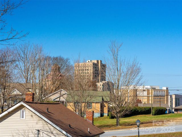 225 S Beaumont Street, Asheville, NC 28801