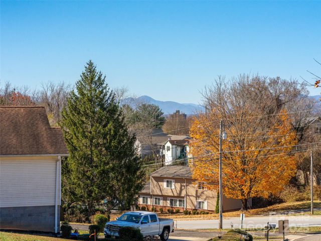 225 S Beaumont Street, Asheville, NC 28801