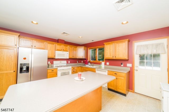 33 Budd St, Roxbury Twp., NJ 07847