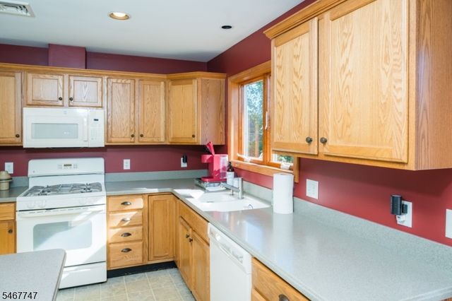 33 Budd St, Roxbury Twp., NJ 07847